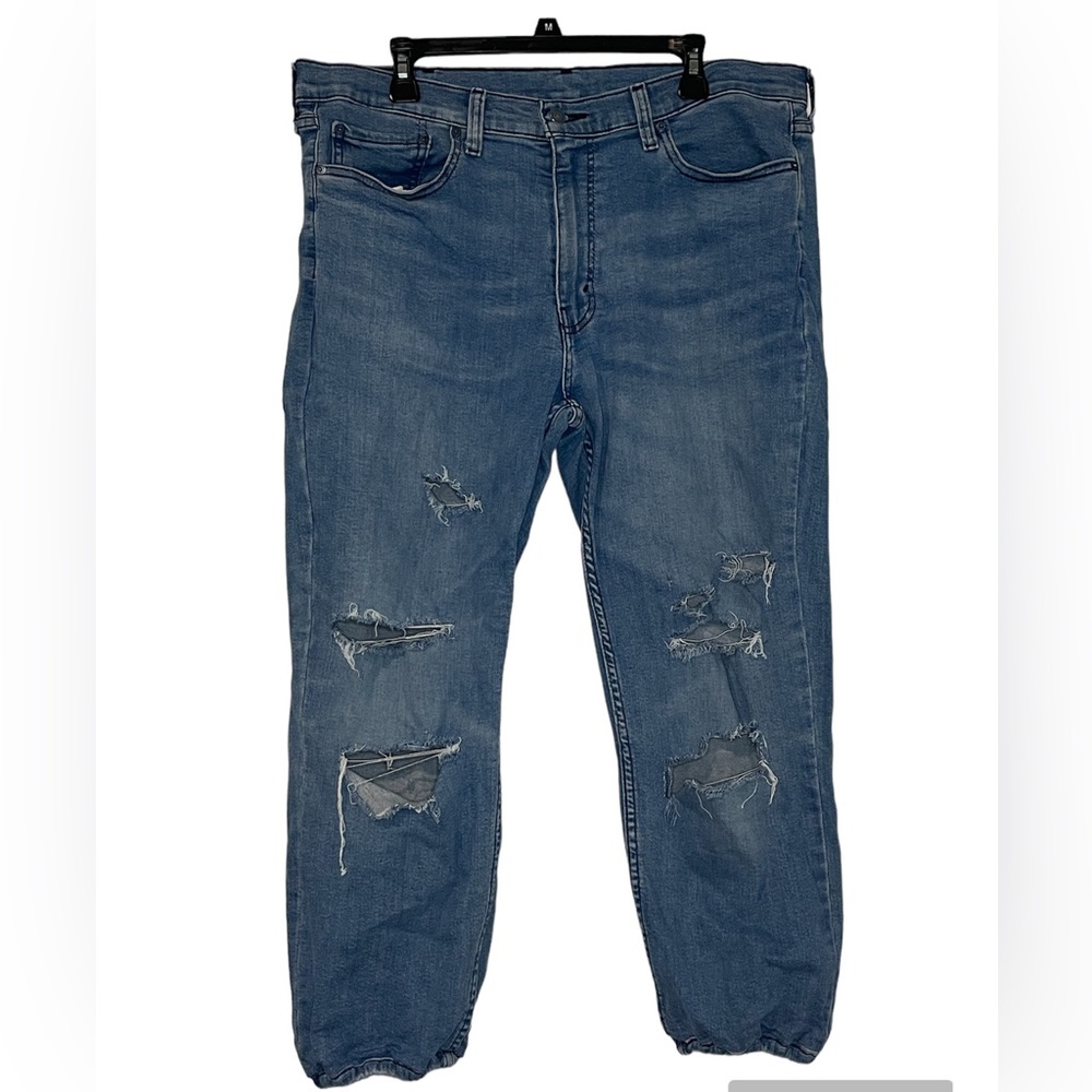 Levi’s Mens 38 X 32 ripped jeans